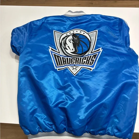 Starter Dallas Mavericks jacket in a mens large - Picture 2 of 3